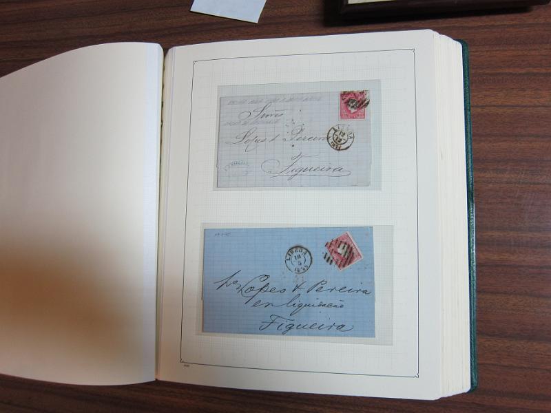 0018 (17).JPG -     Lote:    18      Marcofilia      Lotes Especiais       Descrição:         Portugal &mdash; Colecção especializada em dois álbuns com estudo especializado das marcas de duplo círculo e circulares de Lisboa, com selos de diversas emissões e cartas. Lote a ver.        Lote       Valor Base:     &euro; 1.000,00     Valor Venda:     Retirado     
